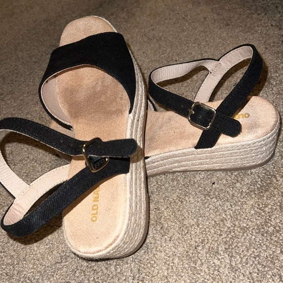 Black espadrilles never worn out! Runs big but comfortable - Picture 6 of 8